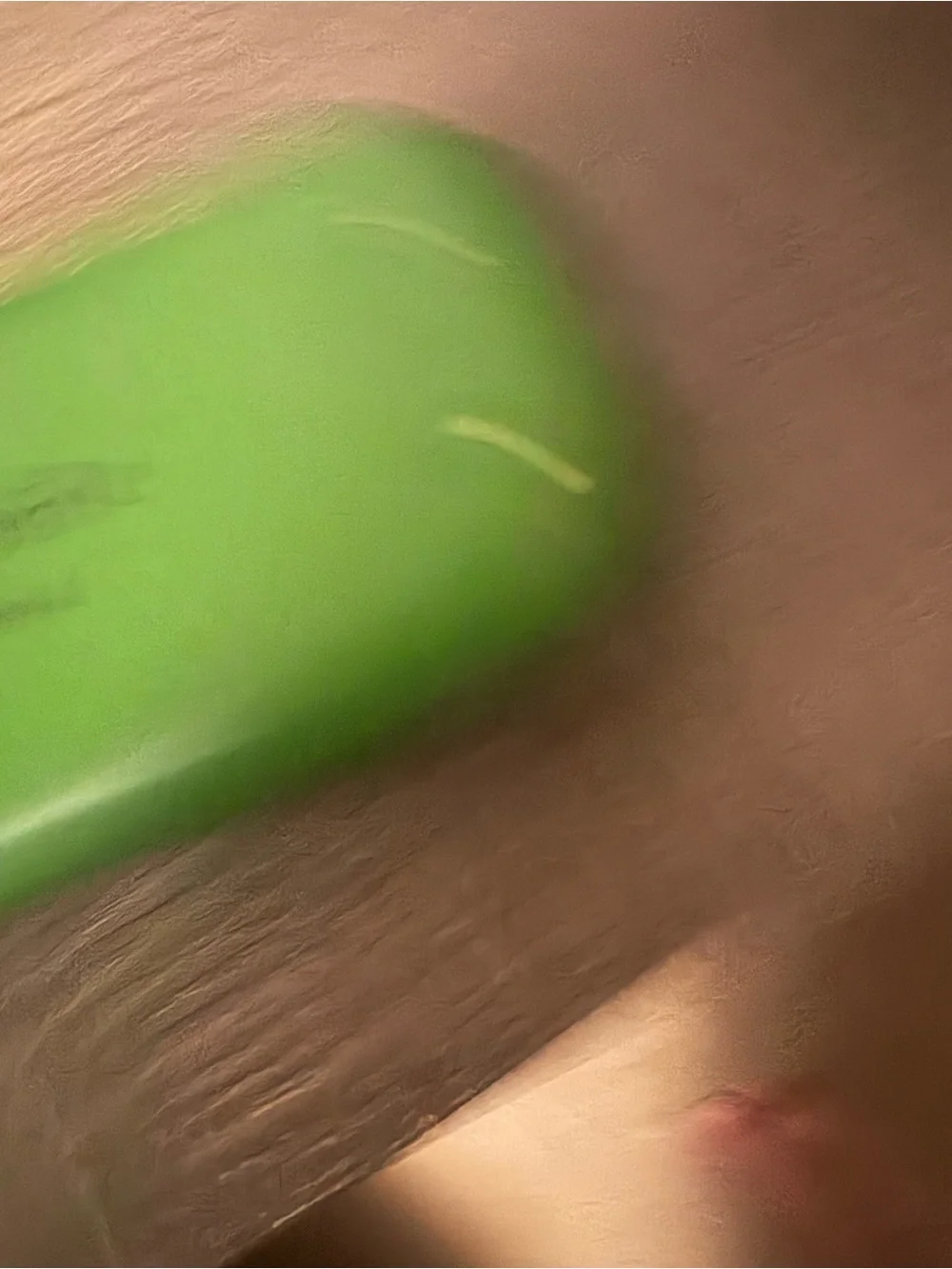 kate spade Green glass case. Has flaw on front.